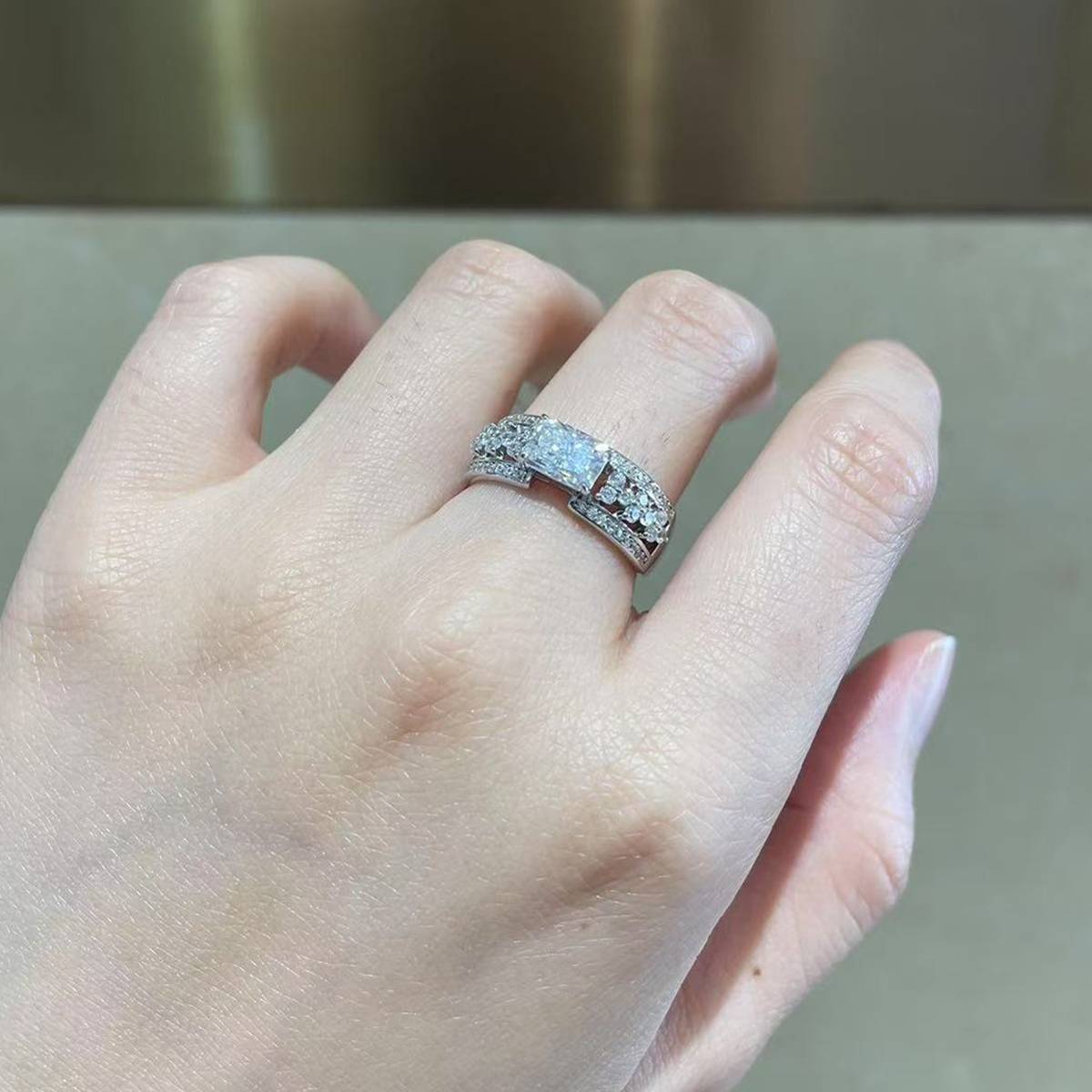 祖母绿切女戒S925银镀白金定制选款主石莫桑钻1.0ct/副石高碳钻
